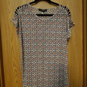 Very light cold shoulder short sleeve top